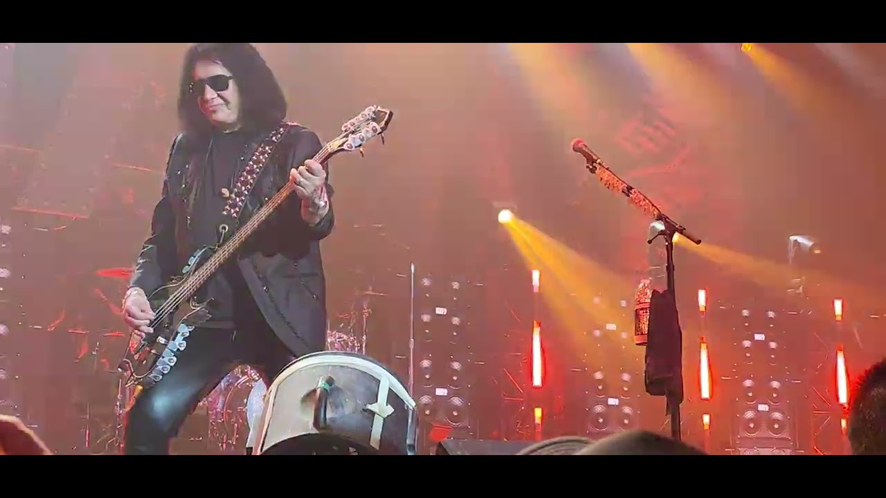 4K Full KISS KRUISE Landlocked 2025 Show close up. - YouTube