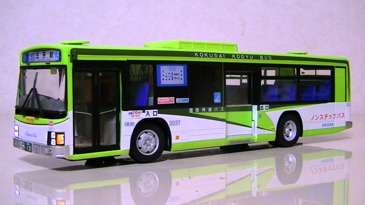アオシマスカイネット1/32RCバス国際興業 いすゞ エルガ - YouTube