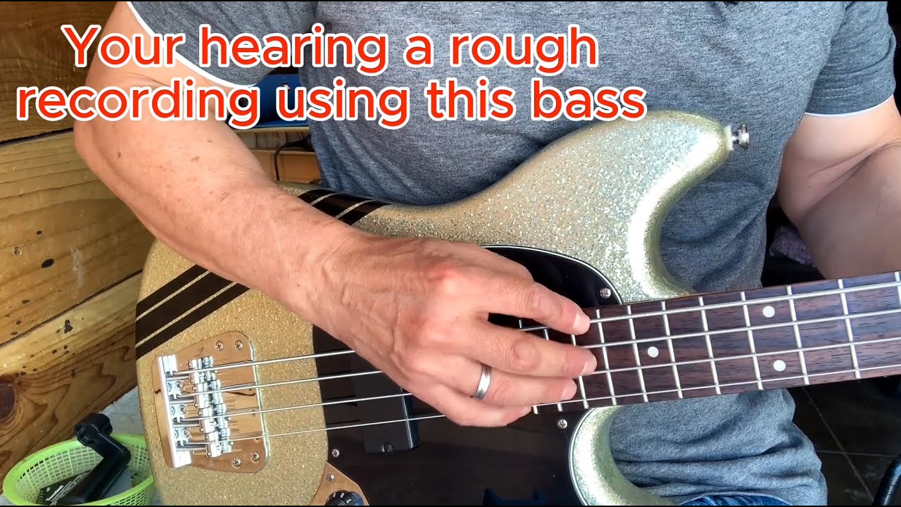 Fender Mikey Way (My Chemical Romance) Short Scale Mustang Bass