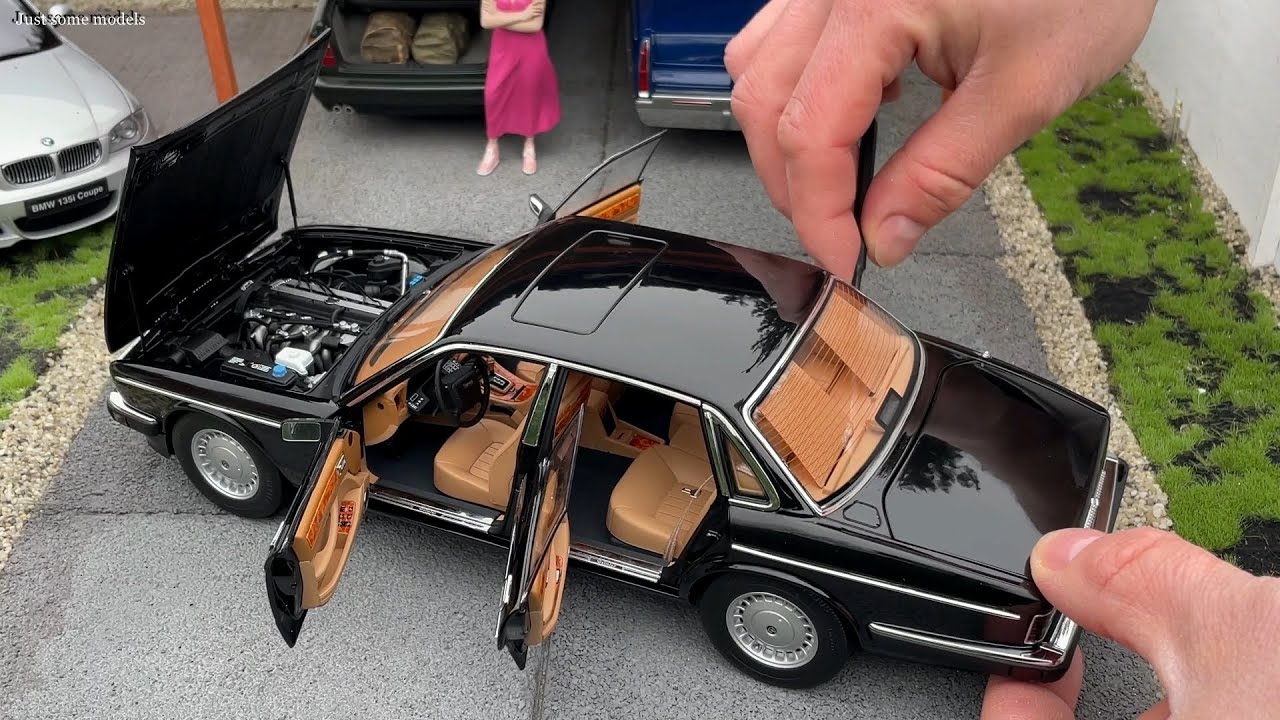 1:18 Jaguar/Daimler XJ6 (XJ40), Ebony black - Almost Real