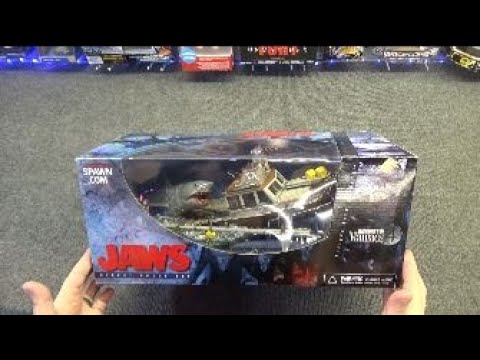 McFarland Toys Jaws Deluxe Boxed Set Movie Maniacs 4 - YouTube