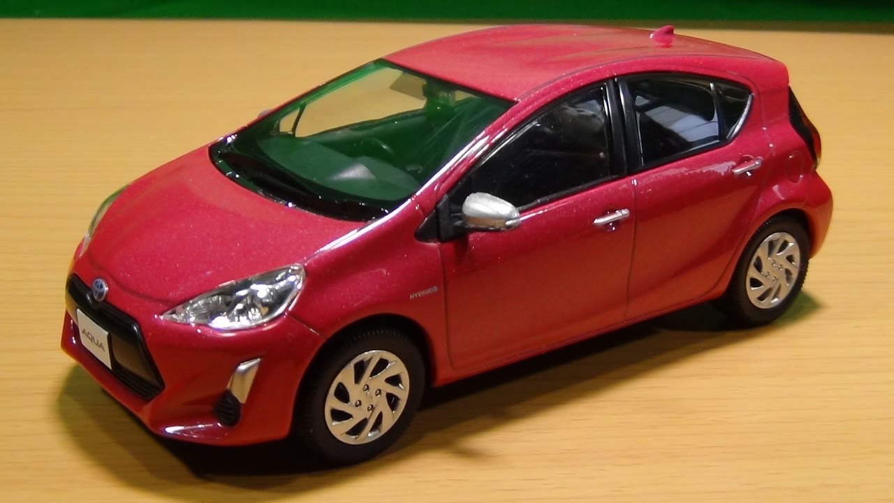 非売品 販売店色見本ミニカー トヨタ アクア - YouTube