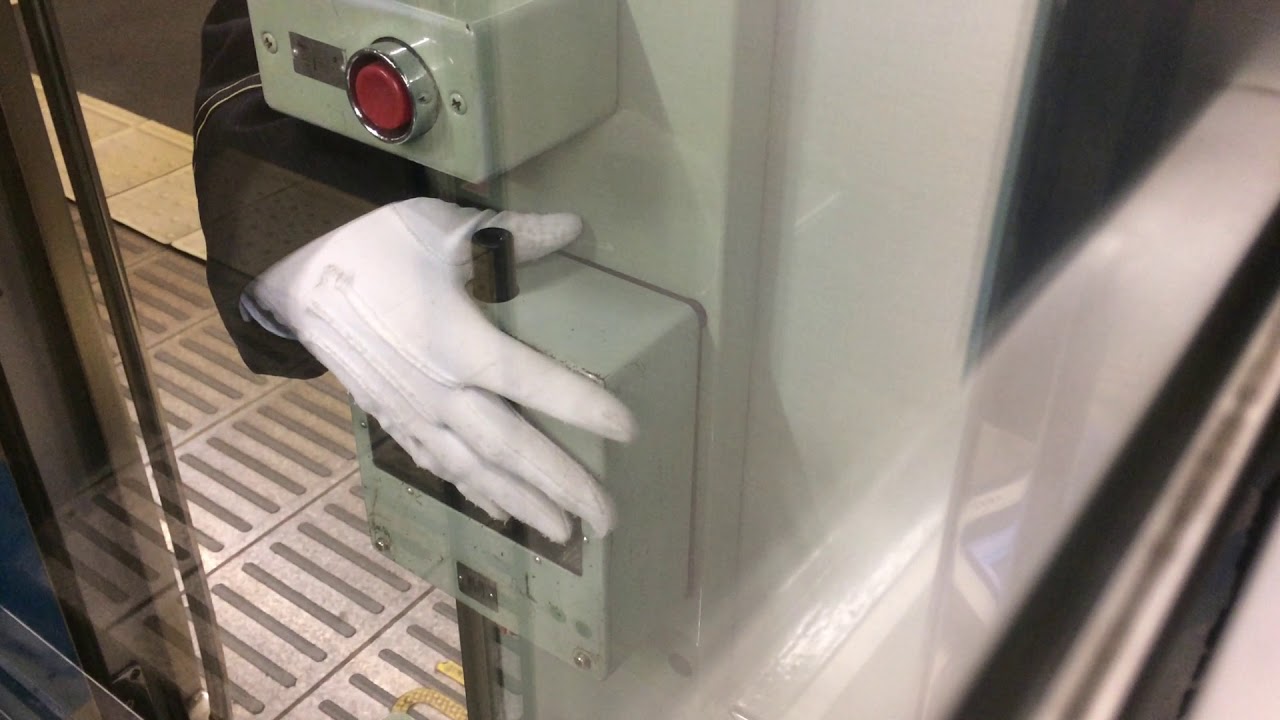 小田急1000形車掌スイッチ操作 - YouTube