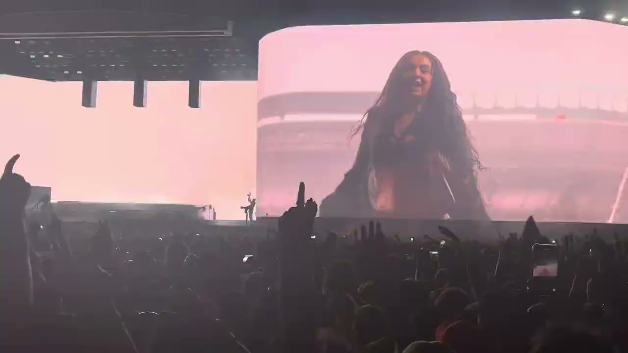 Charli xcx - I Love It + Brat Summer Outro - Live at Coachella 4