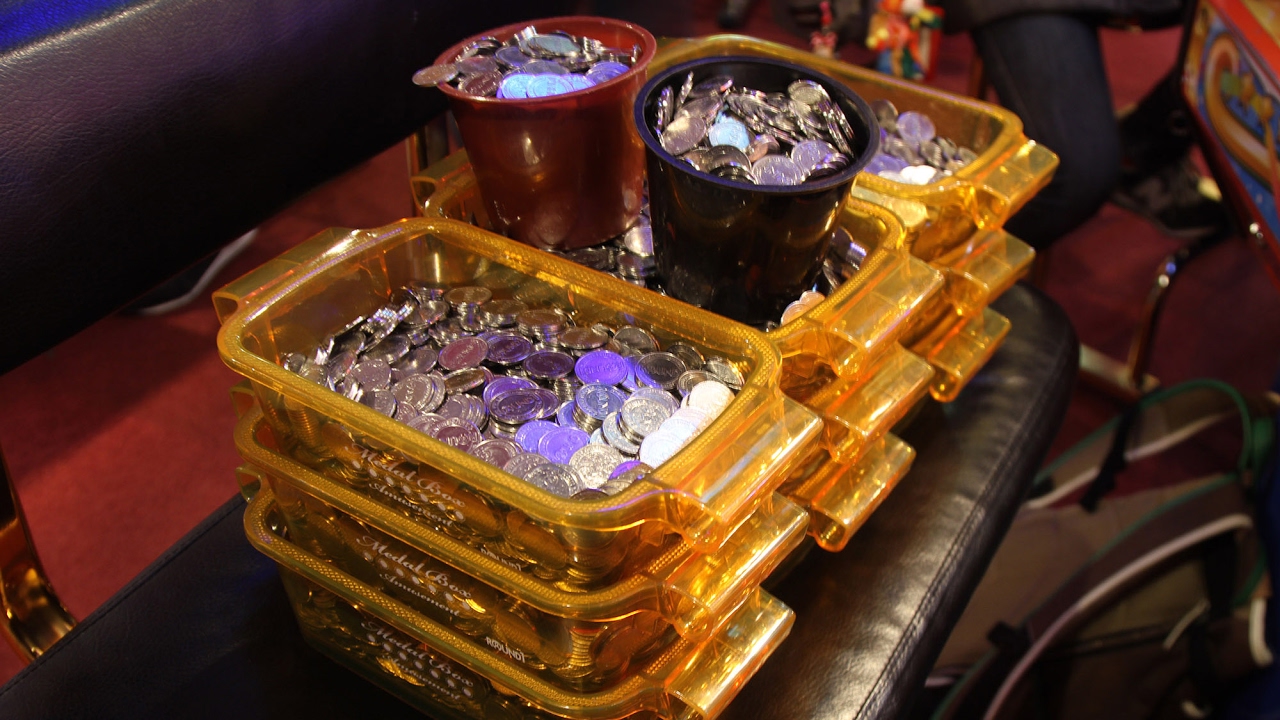 メダルゲーム】マリコロキャッチャー2に10000枚バカ入れして横穴詰まる