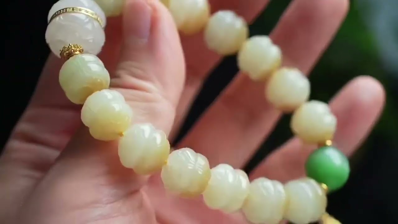 118431 和田玉且末糖白料好運連連手串(11.5mm直徑) - YouTube