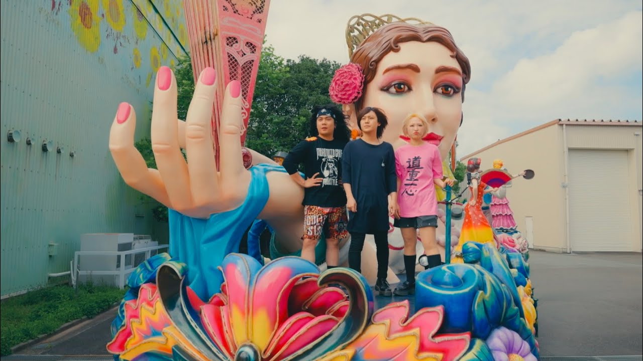 ヤバイTシャツ屋さん - 「おもしろオープニング演出「フロート入場