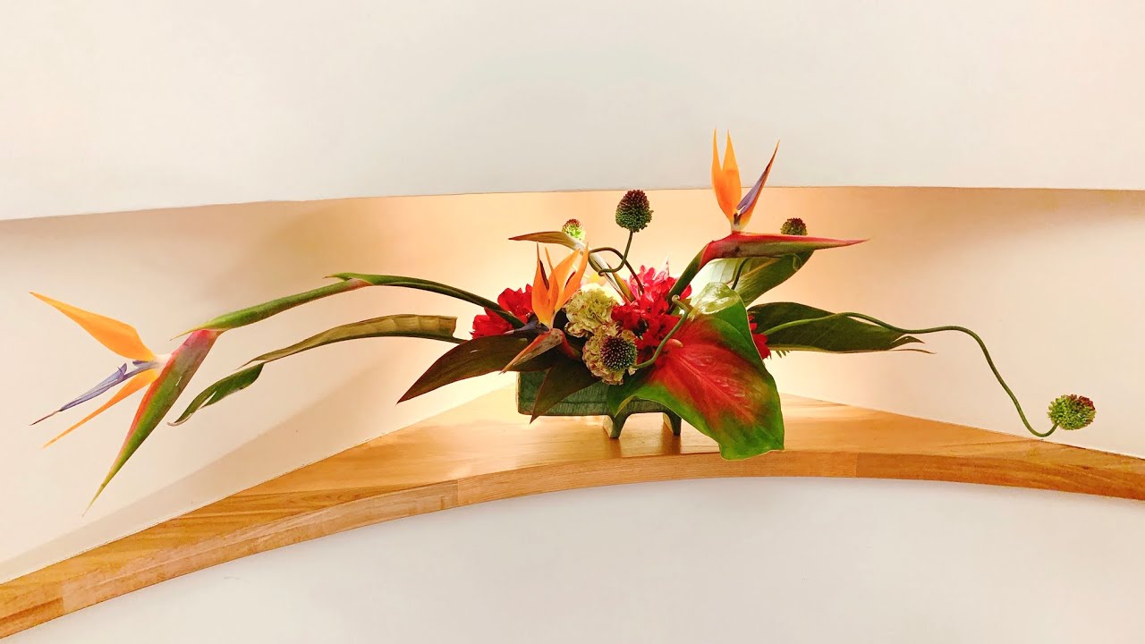 よこ型一点集中型フラワーアレンジメント制作ライブ〜ストレチアの