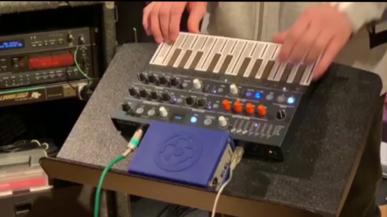 基板むき出し！？タッチキーボードのハイブリッドシンセ「Arturia