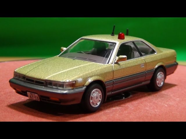 トミカリミテッドヴィンテージ ネオ あぶない刑事05 日産レパード (金
