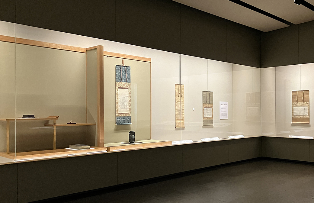 かなの頂点”《高野切》がお披露目 麗しき古筆の世界をさまざまな切り口