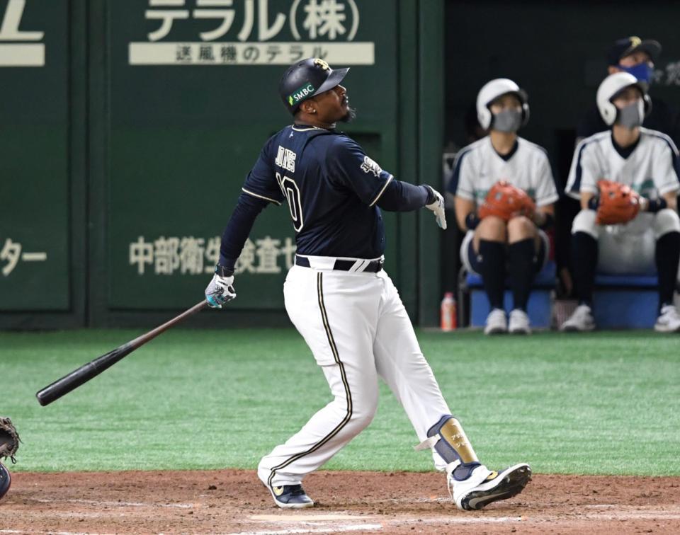 オリックス・ジョーンズが値千金の代打弾！九回に勝ち越し「しっかり