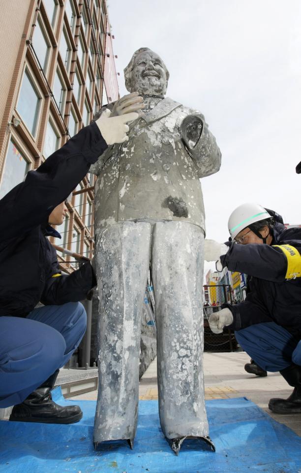 カーネル・サンダース人形を「人形納め」 道頓堀川から奇跡の帰還