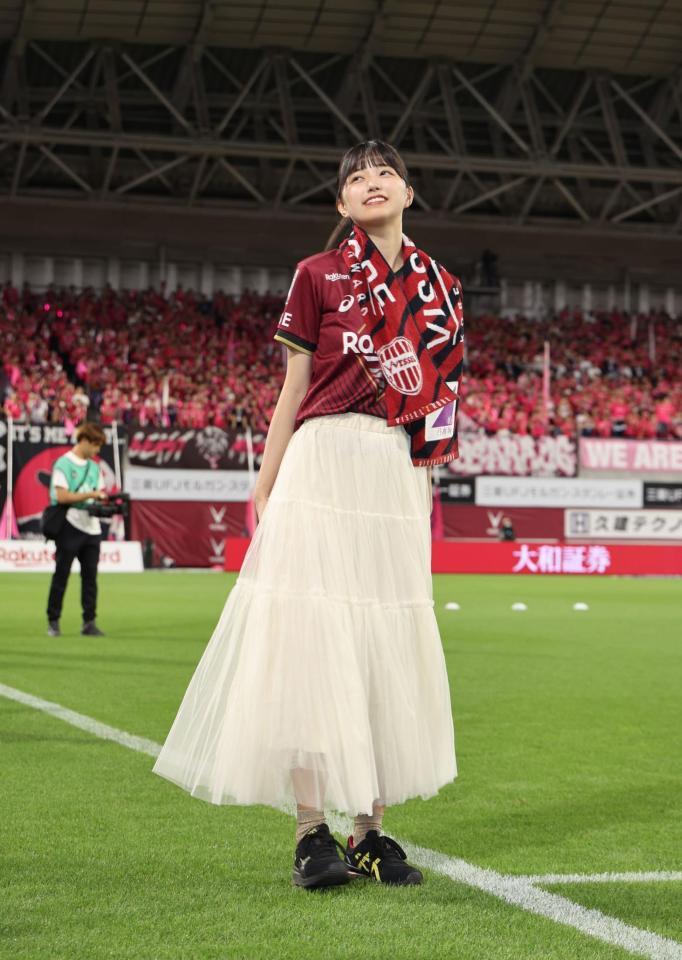 神戸出身の乃木坂・五百城茉央キックインセレモニー！背番号46ユニ