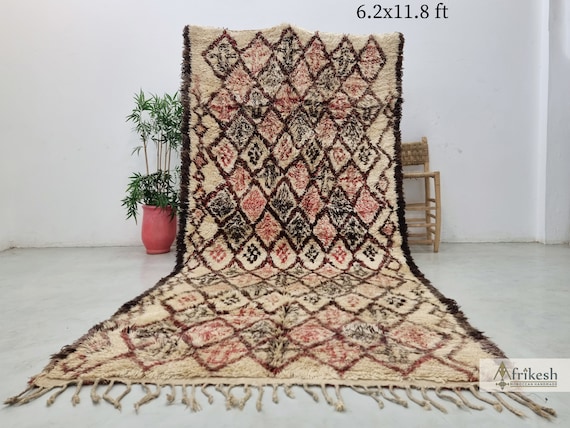 BENI OURAIN RUG 6x11、大型モロッコ製ラグ、シャギーウールラグ、幾何