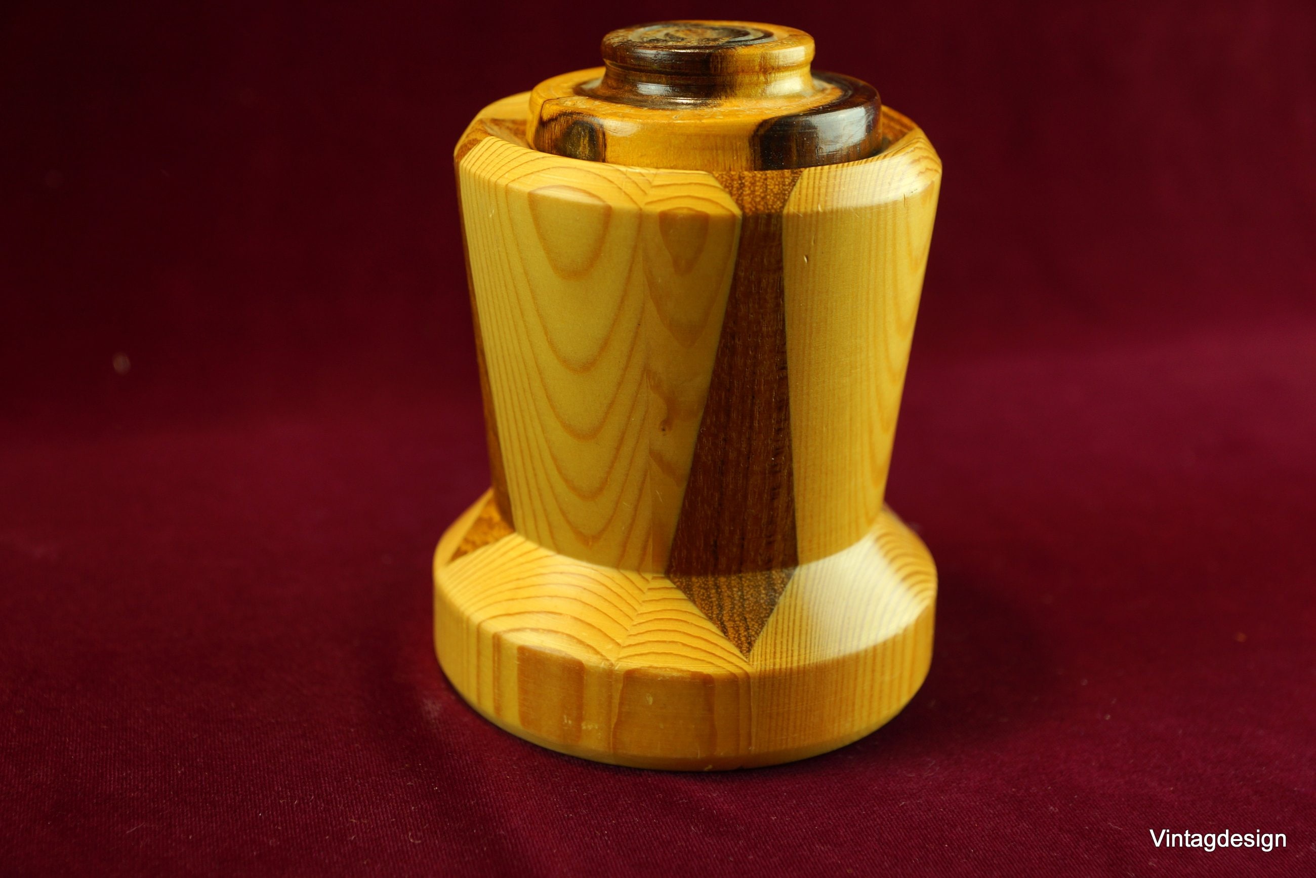 ヴィンテージの手彫り木製置物：スウェーデンの民芸品装飾 - Etsy 日本