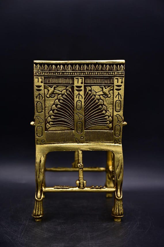ツタンカーメン王の玉座のレプリカ：エジプトのポリストーン像、黄金の