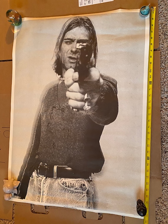 ヴィンテージ ニルヴァーナ カート コバーン ポインティング ガン 白黒