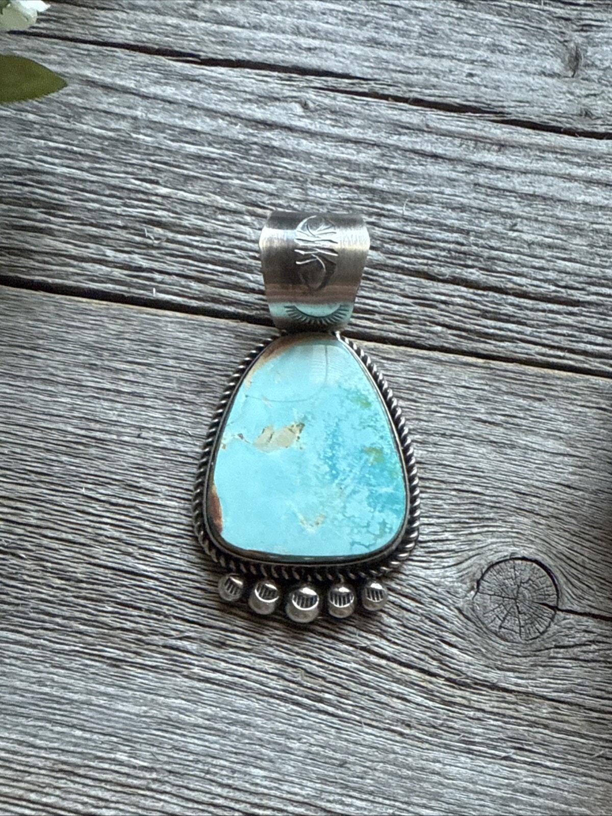 ナバホ族スターリングシルバー製ブルーロイストンターコイズペンダント
