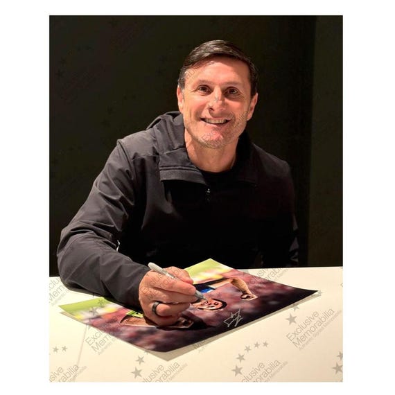 ハビエル・サネッティ直筆サイン入りインテル・ミラノサッカー写真。額