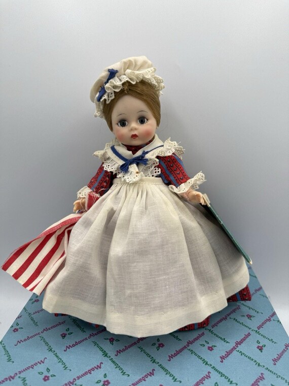 マダム・アレクサンダー・ベッツィー・ロス・ドール・アメリカーナ