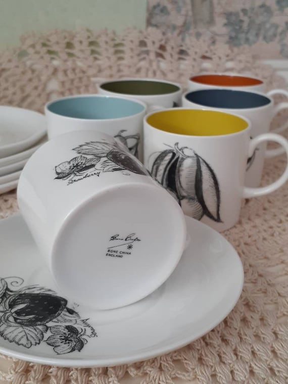 1960s / Susie Cooper / Set of 6 Cups AND 6 Saucers / Black Fruit