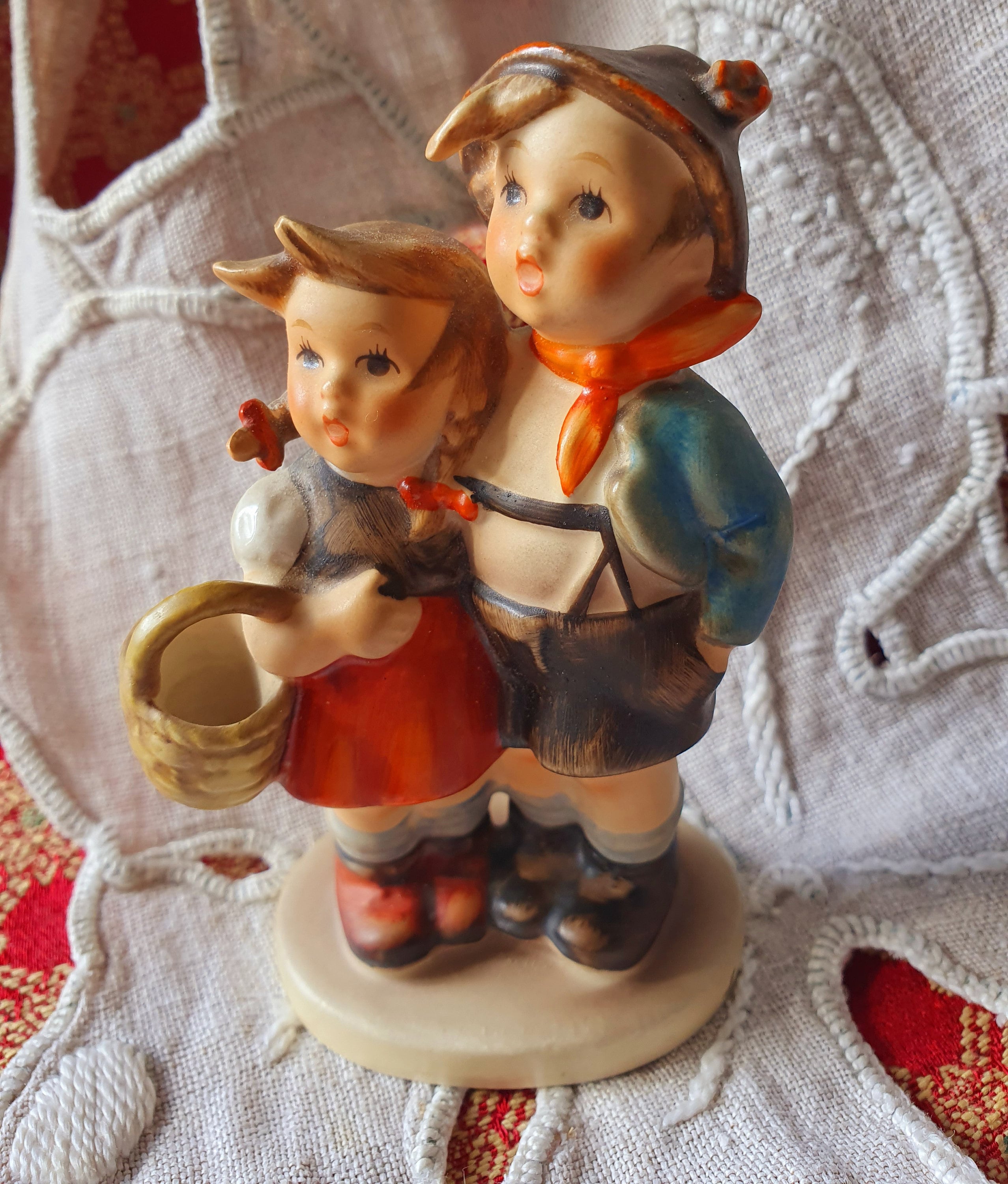 Charming Vintage HUMMEL Goebel W. Germany 'SURPRISE' Figurine-h94