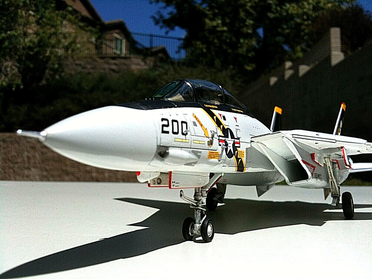 Calibre Wings F-14A Tomcat USN FV-84 Jolly Rogers, AJ200, USS