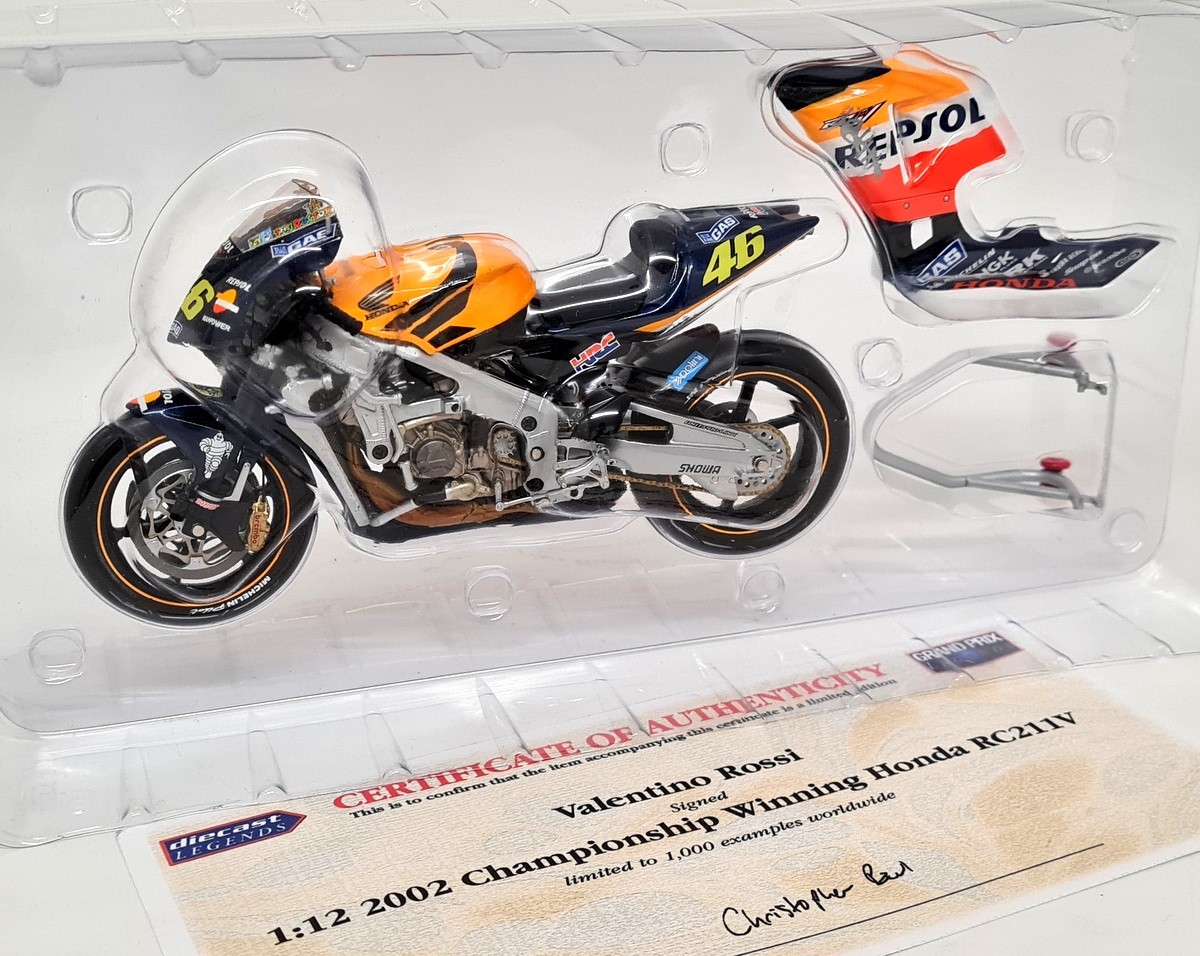 Minichamps 1/12 Honda RC211V Moto GP 2002 Valentino Rossi Signed