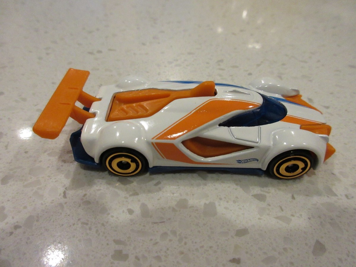 2017 Hot Wheels Mach Speeder White & Orange FJV63 1:64 DIECAST Toy