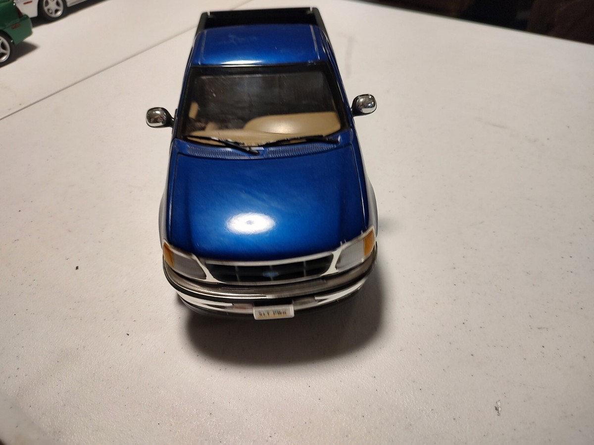 1997 Ford F-150 XLT Pickup Truck 1:18 Scale Diecast Blue Ertl