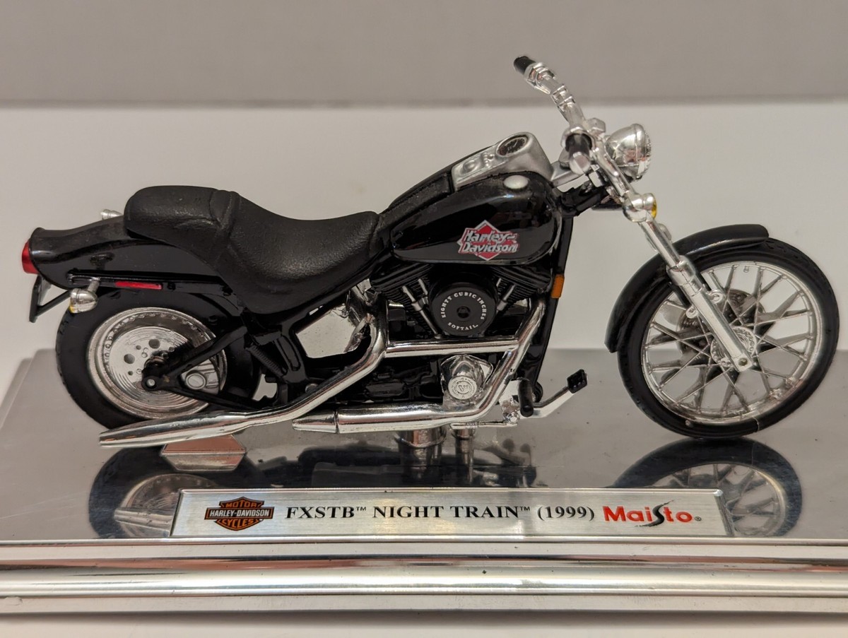 Maisto 1999 FXSTB Night Train Harley-Davidson on Display Stand 1