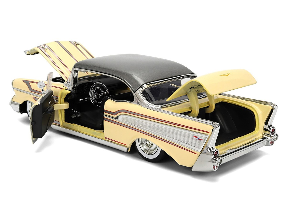1957 CHEVROLET BEL AIR CREAM 1/24 DIECAST MODEL CAR BY JADA 36345