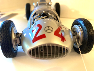 CMC 1/18 Mercedes-Benz W165 #24 race car Tripolis 1939 LE w driver