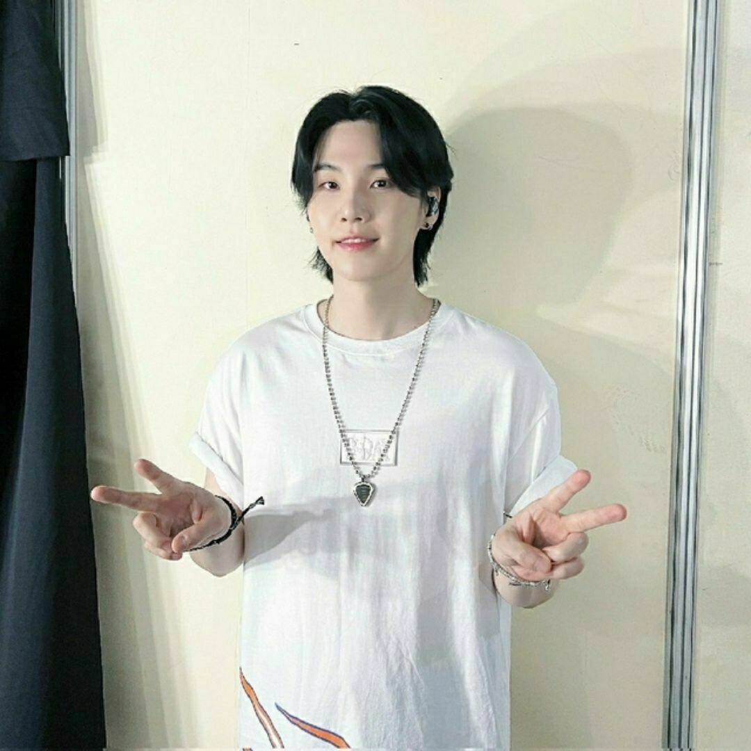 BTS SUGA Agust D Tour D-DAY Oversized T-Shirt size XL White | eBay