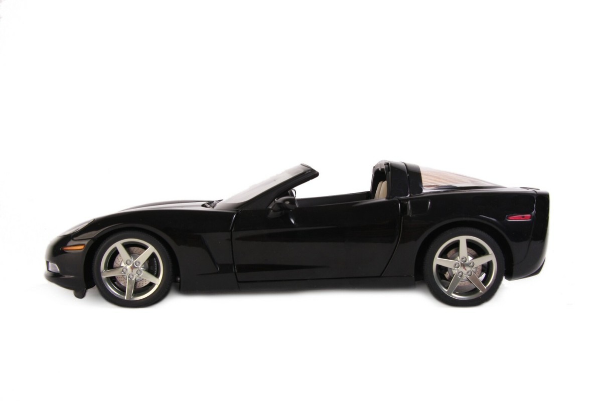 Autoart: CHEVROLET CORVETTE C6 COUPE Black LIMITED EDITION 71227