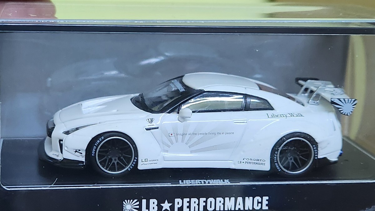 1:64 Nissan Skyline GT-R R35 Liberty Walk LB Performance White