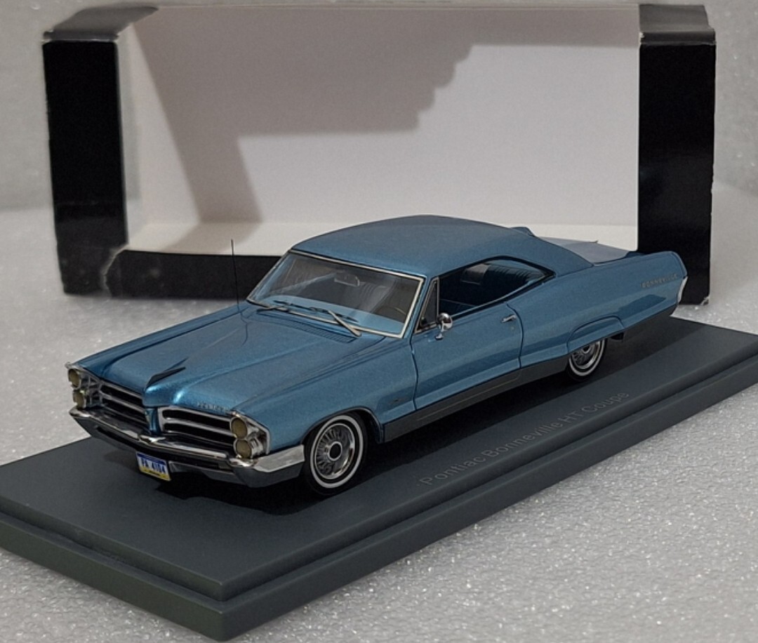 Pontiac Bonneville HT Coupe 1965 Light Blue Met 1:43 Neo 44104