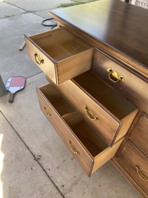 1980s Ethan Allen Circa 1776 Traditional 7 Drawer Low Double