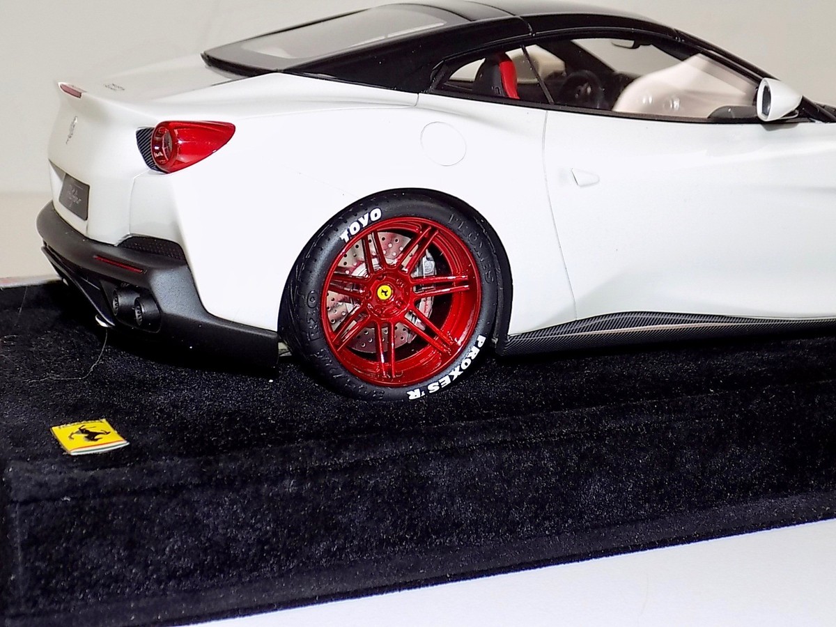 1/18 MR Collection Ferrari Portofino in Gloss white with Shinny