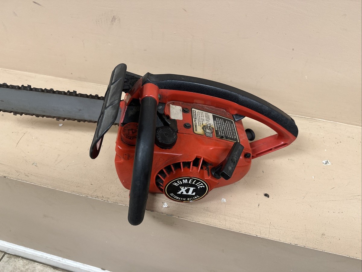 HOMELITE XL CHAINSAW AUTOMATIC OILING 2 CYCLE TEXTRON VINTAGE MADE