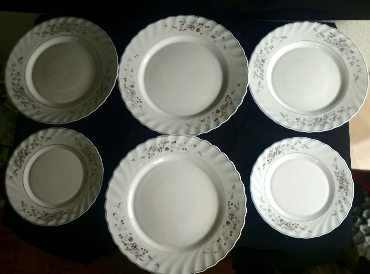 VINTAGE ARCOPAL VICTORIA FRANCE WHITE W/BLUE TRIM DINNER WARE SET