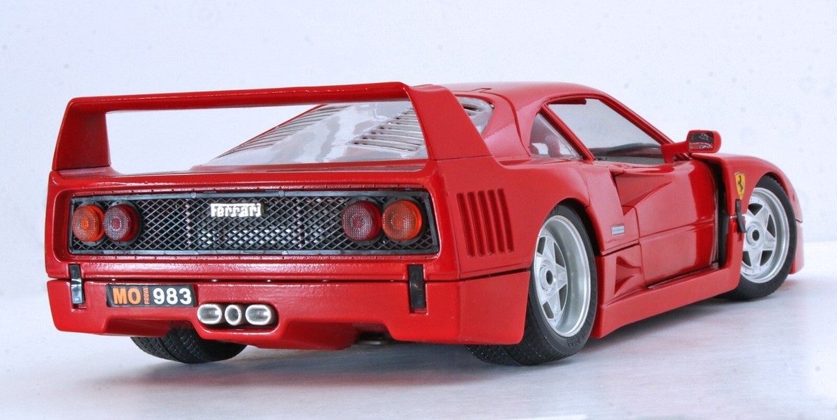 Bburago 1987 Ferrari F40 Hardtop (Red) 1:18 Diecast (Made in Italy