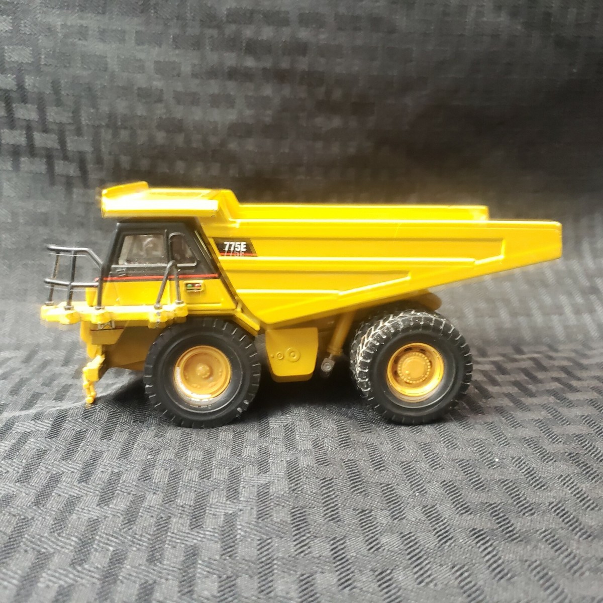 Norscot 1/64 Scale Diecast ~ Caterpillar 775E ~ Offroad Mining