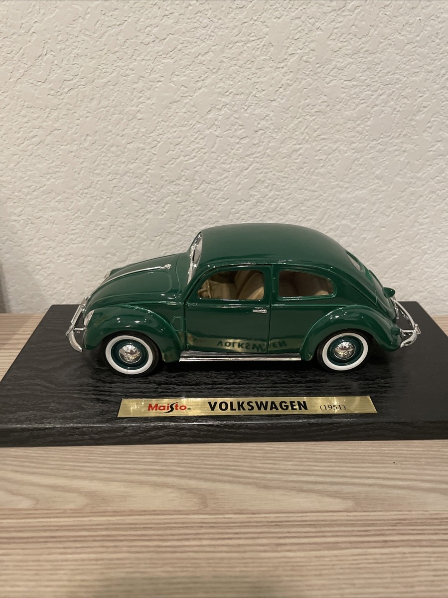 1951 VOLKSWAGEN EXPORT SEDAN - MAISTO Special Edition 1:18 GREEN