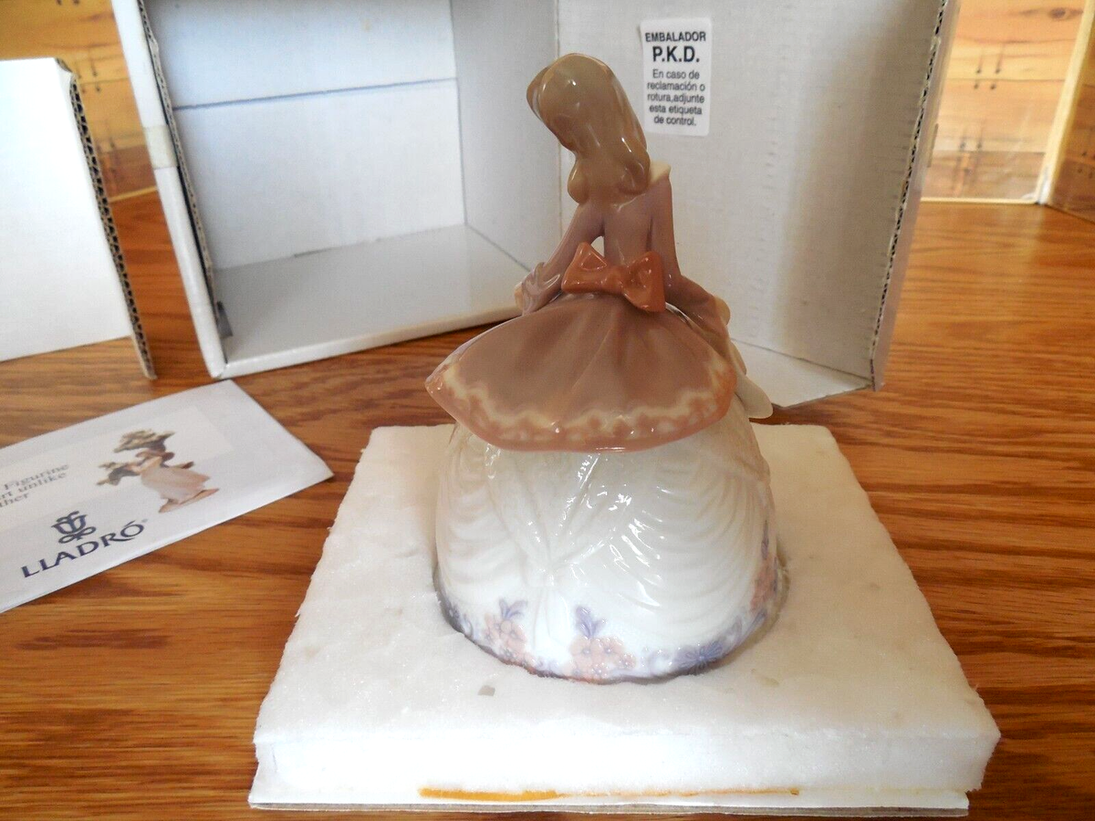 NEW Retired 1990 Lladro 