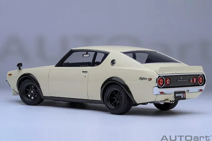 1/18 Nissan Skyline 2000 GT-R (KPGC110) Tuned Ver. RHD White By