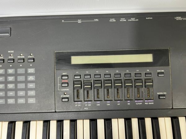 Yamaha SY85 Digital Synthesizer Keyboard 61-Keys Black keyboard