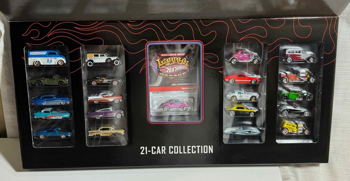 Hot Wheels Larrys Garage 21 car set 2009 Factory Sealed Pink