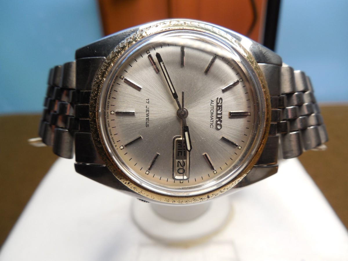 VINTAGE SEIKO,17J,AUTOMATIC WATCH,MVMT# 7009-3119,XLNT, SILVER